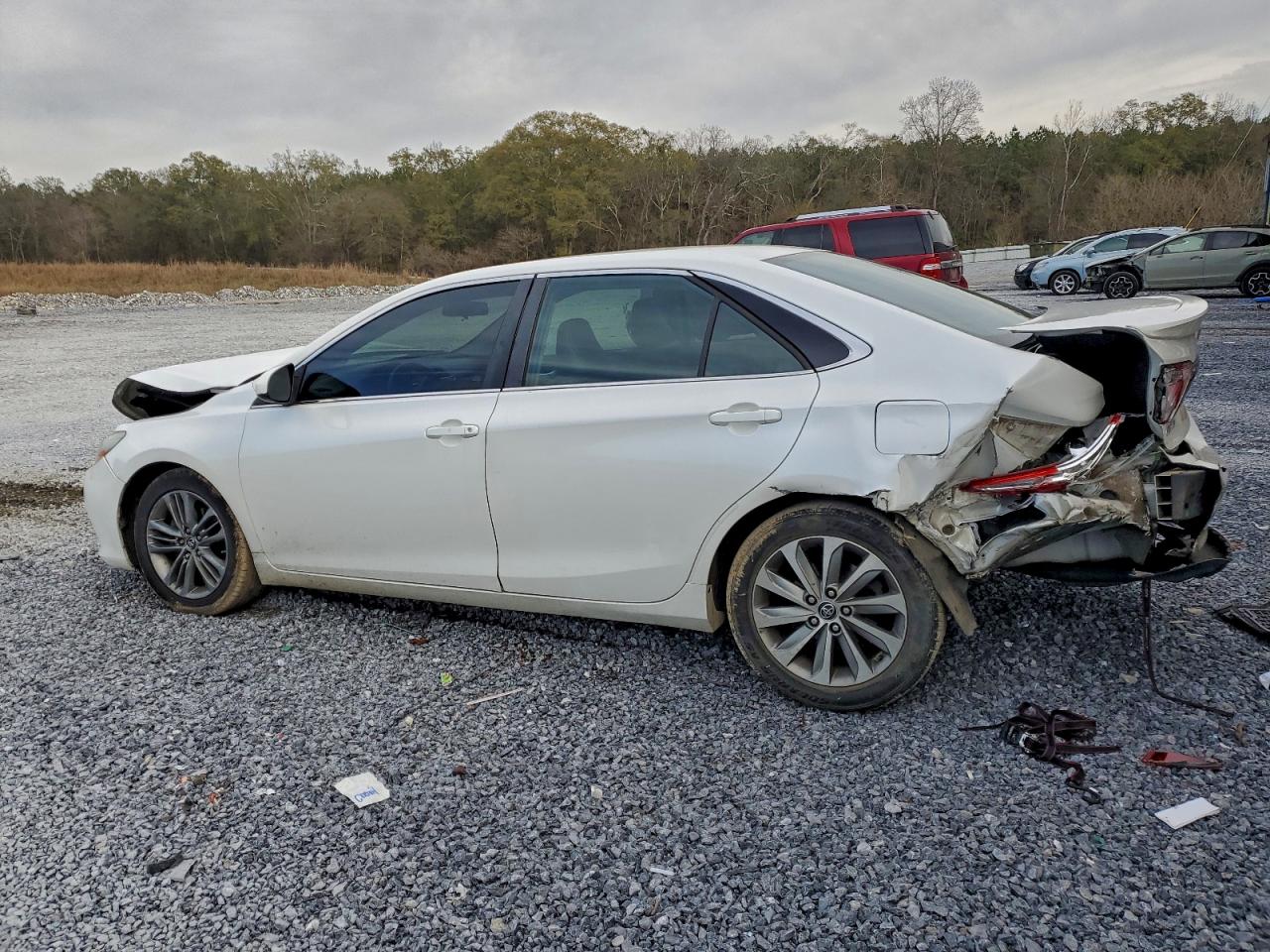 2015 TOYOTA CAMRY LE photo 2