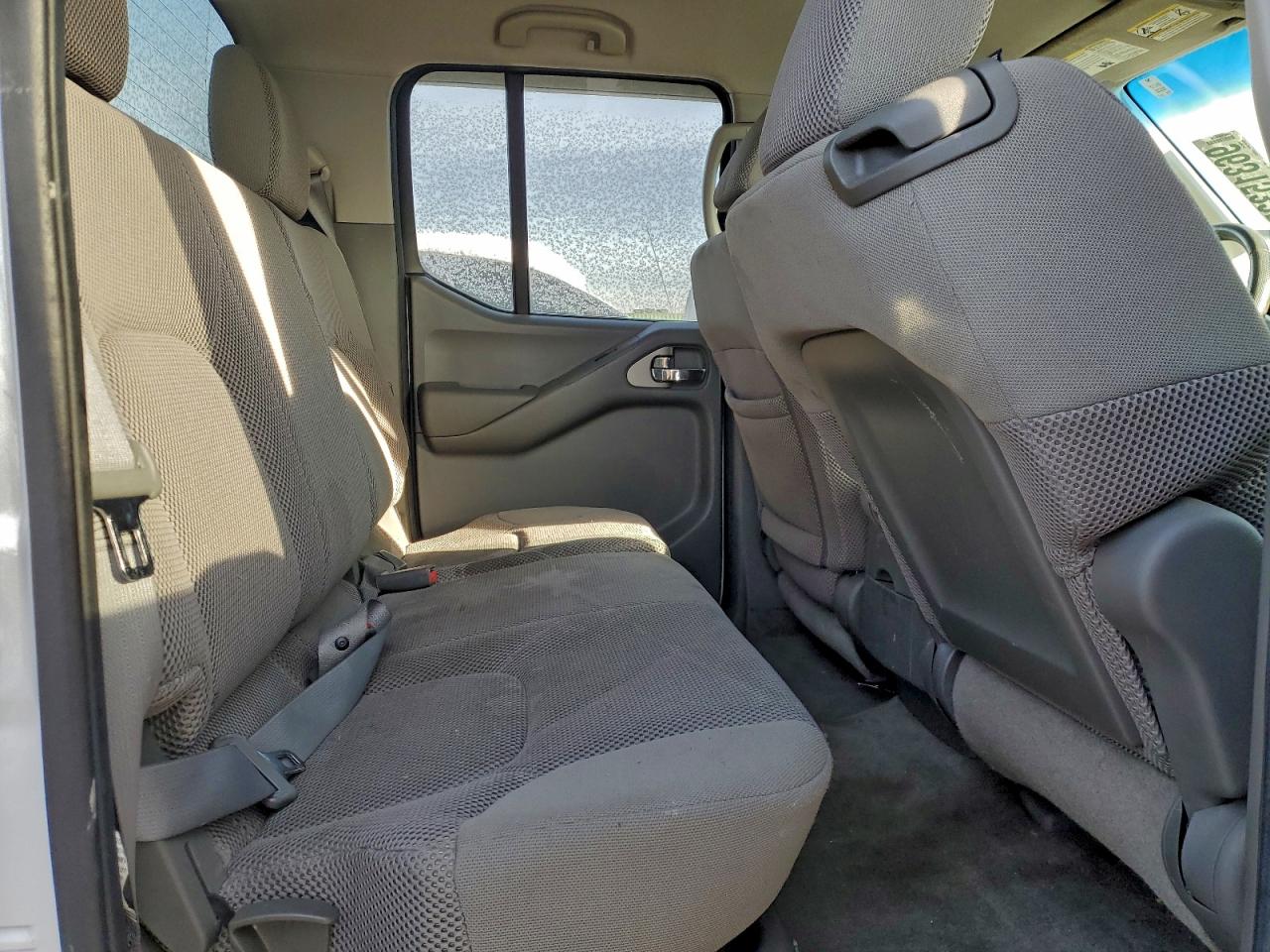 2011 NISSAN FRONTIER S photo 10