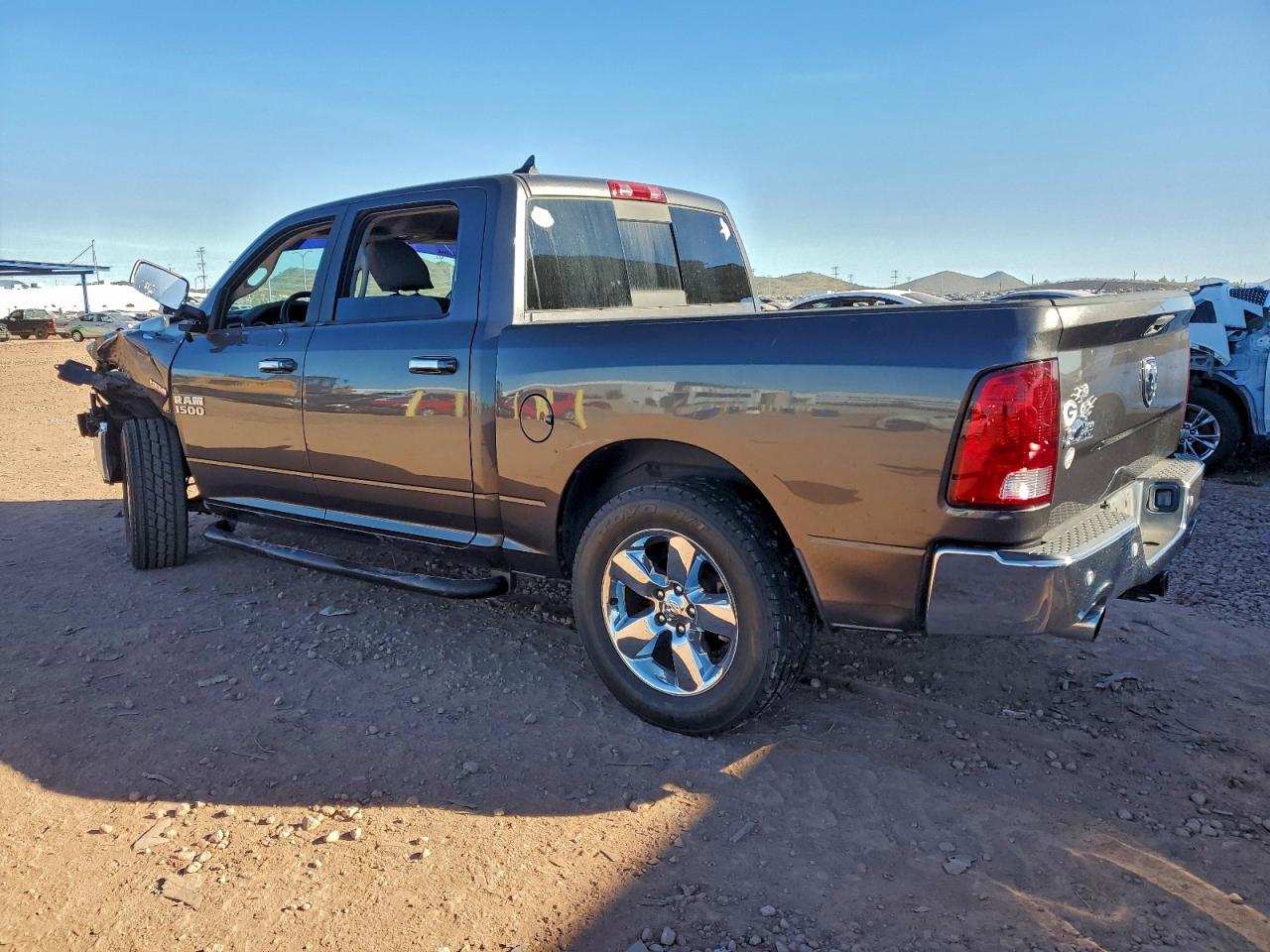 2014 RAM 1500 SLT photo 2