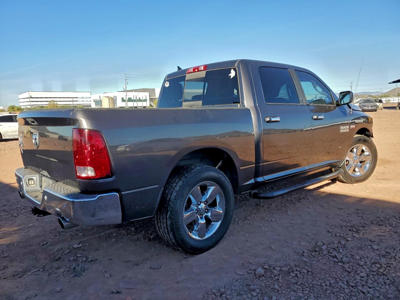 2014 RAM 1500 SLT photo 3