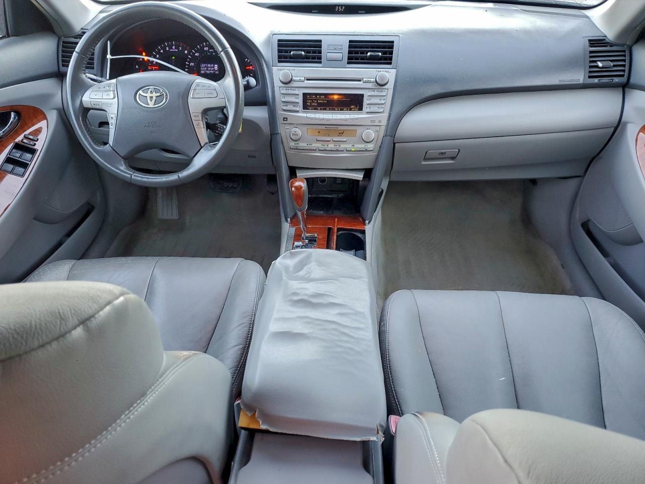 2010 TOYOTA CAMRY BASE photo 8