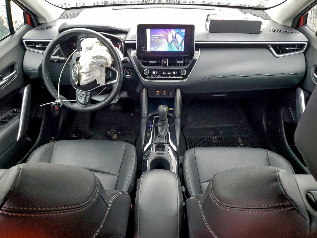 2023 TOYOTA COROLLA CROSS XLE photo 8