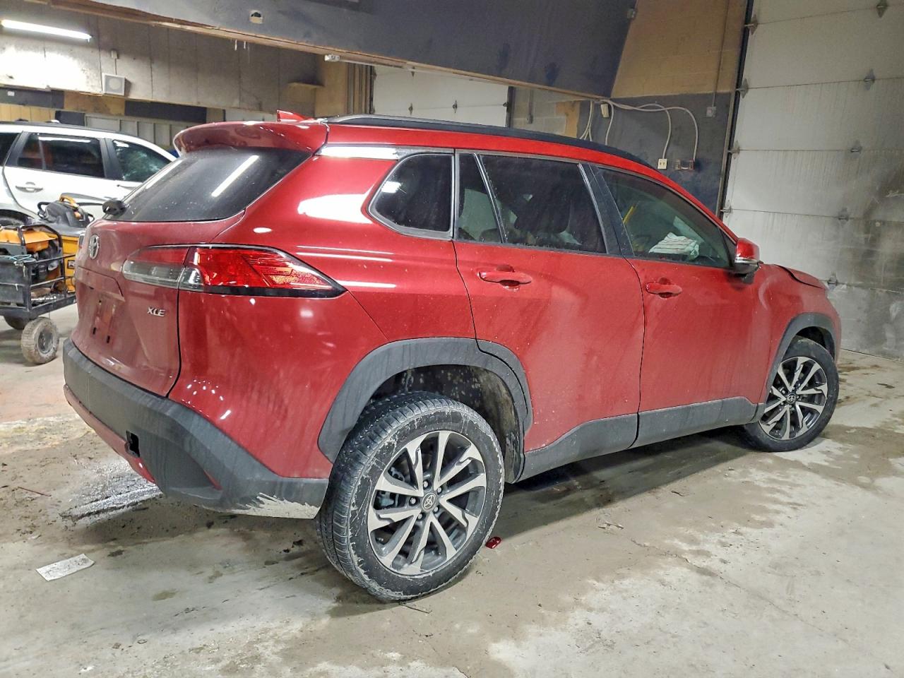 2023 TOYOTA COROLLA CROSS XLE photo 3