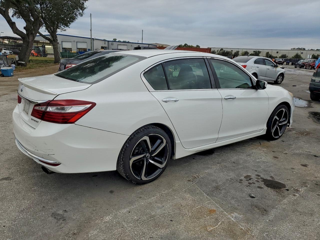 2016 HONDA ACCORD SPORT photo 3