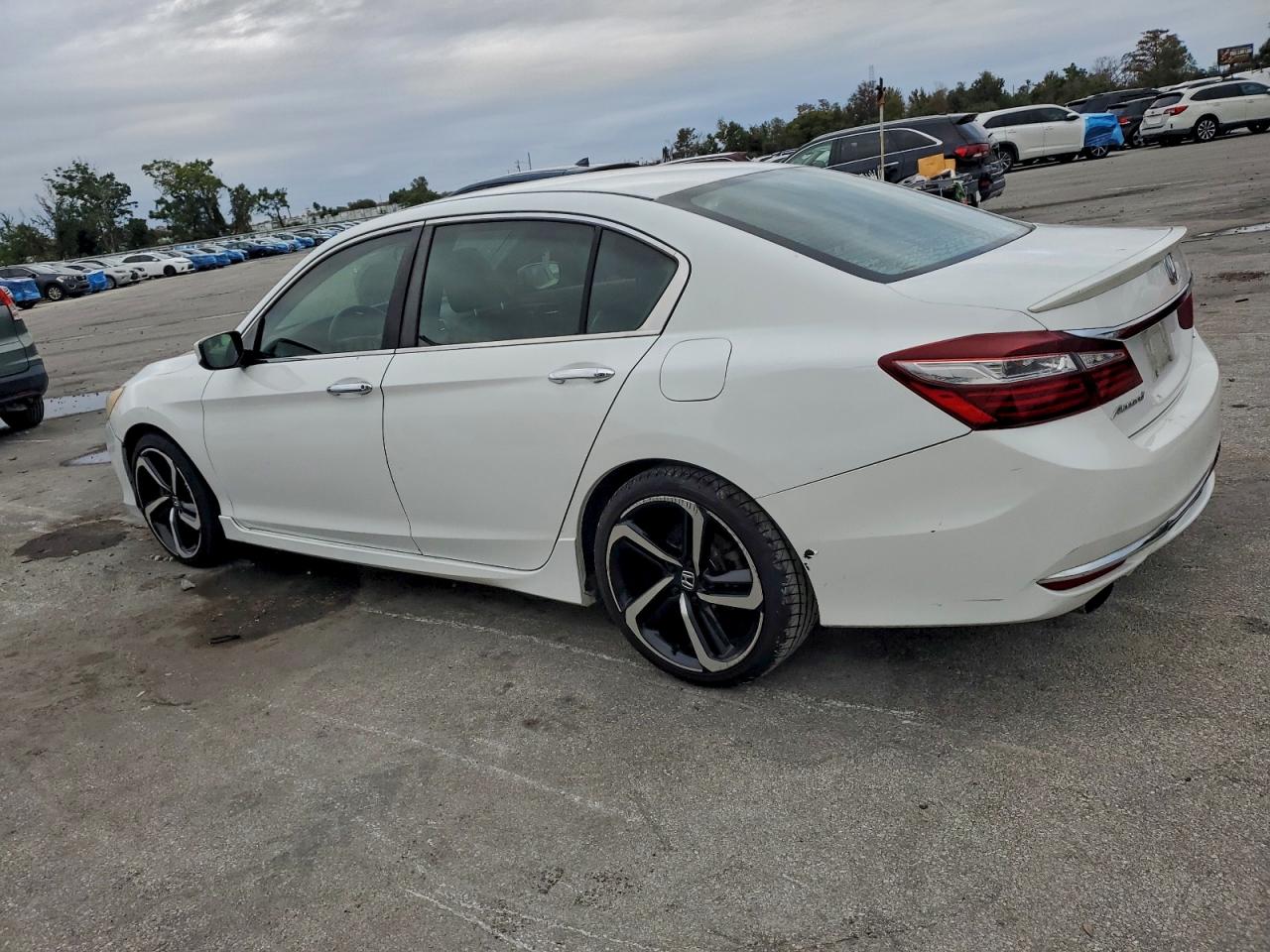 2016 HONDA ACCORD SPORT photo 2