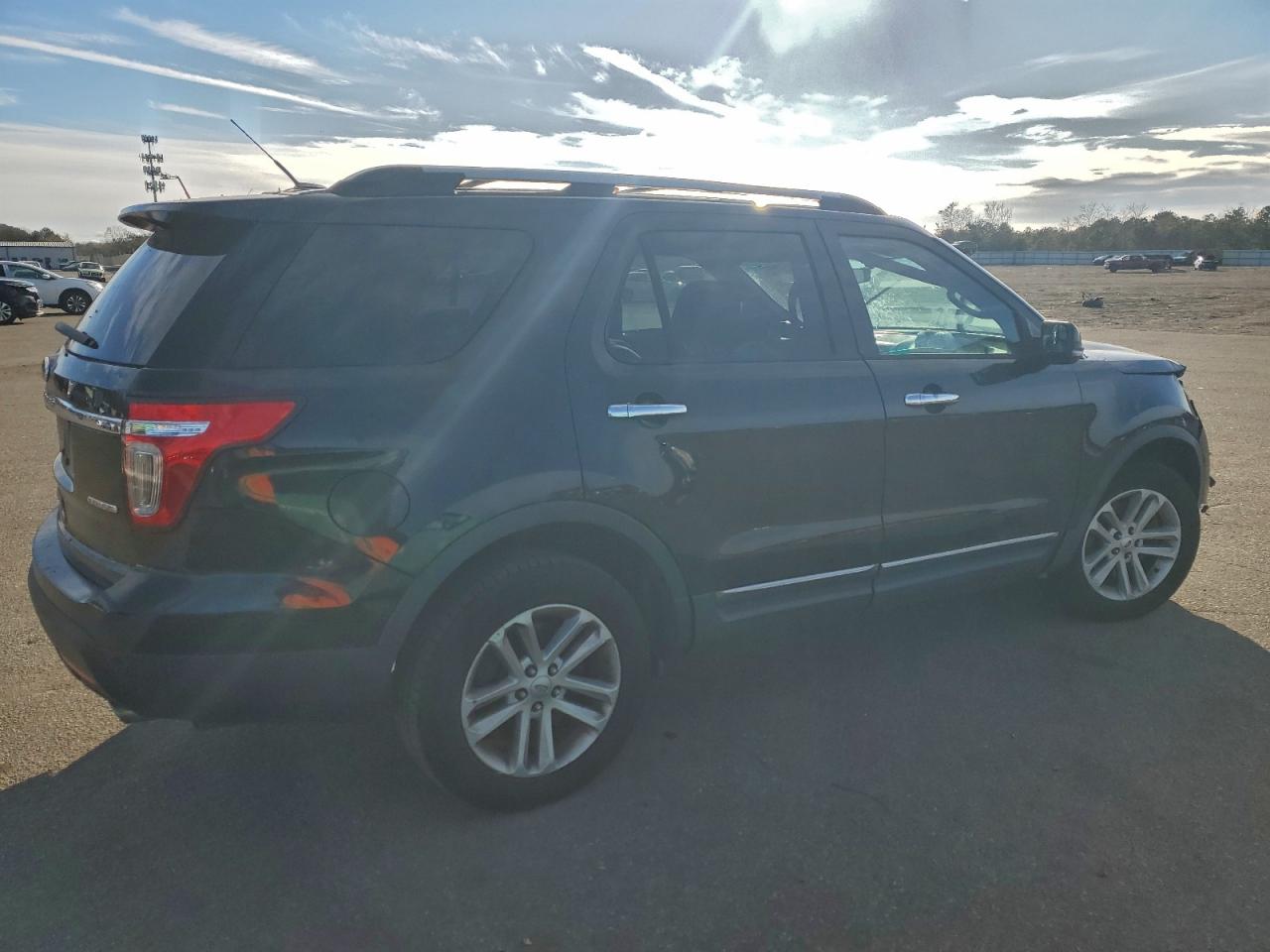 2014 FORD EXPLORER XLT photo 3