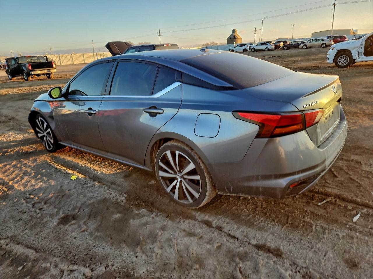 2019 NISSAN ALTIMA SR photo 2