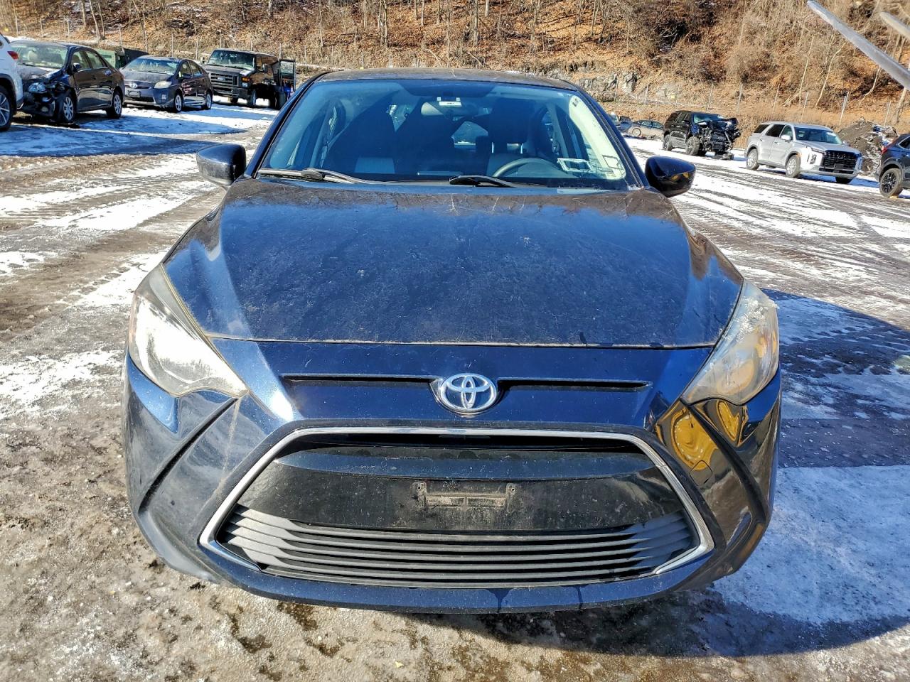 2016 TOYOTA YARIS photo 5