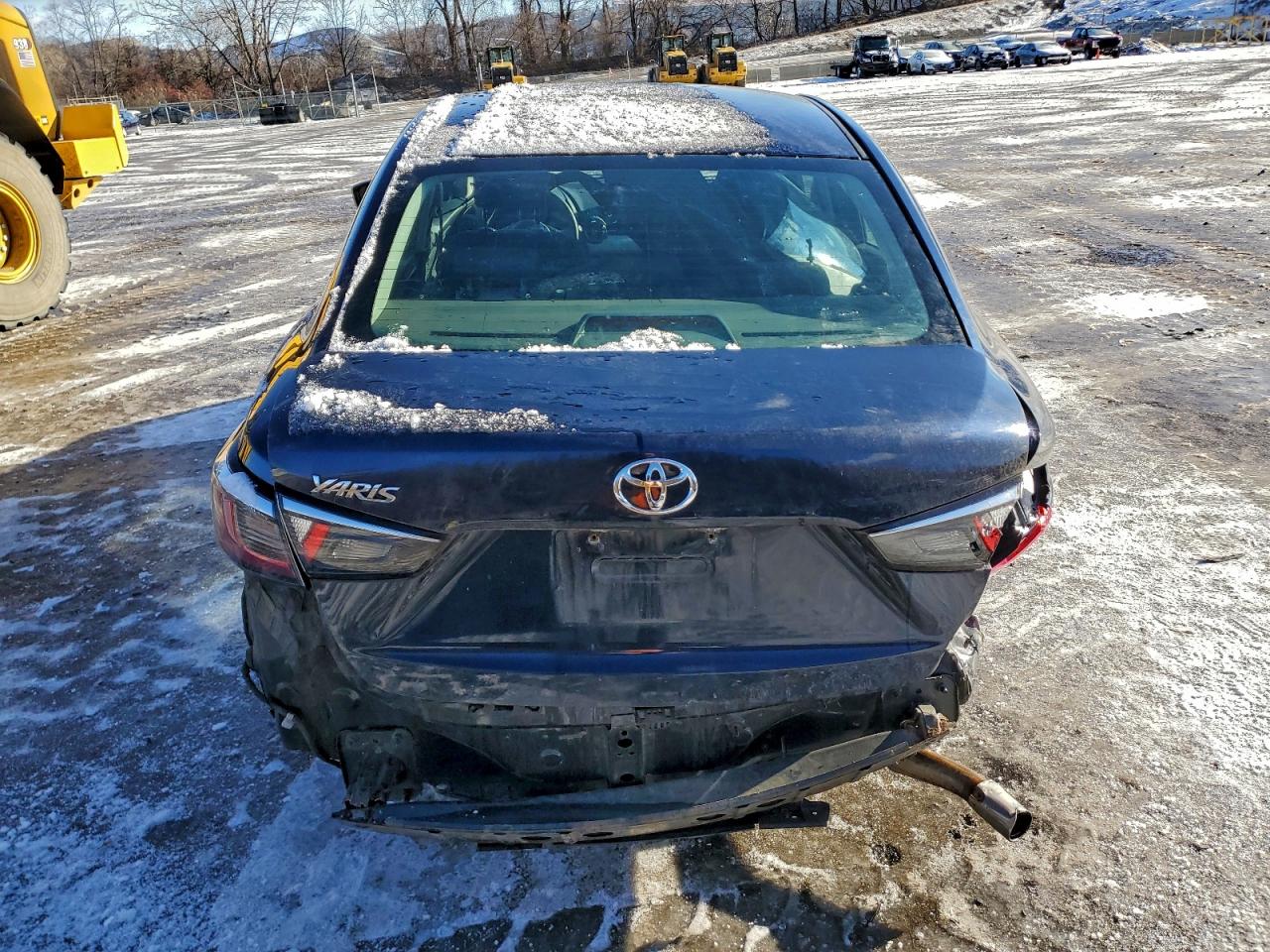 2016 TOYOTA YARIS photo 6