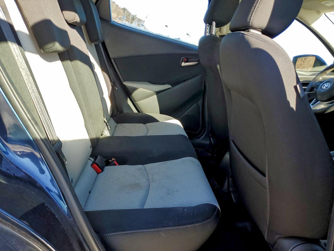 2016 TOYOTA YARIS photo 10