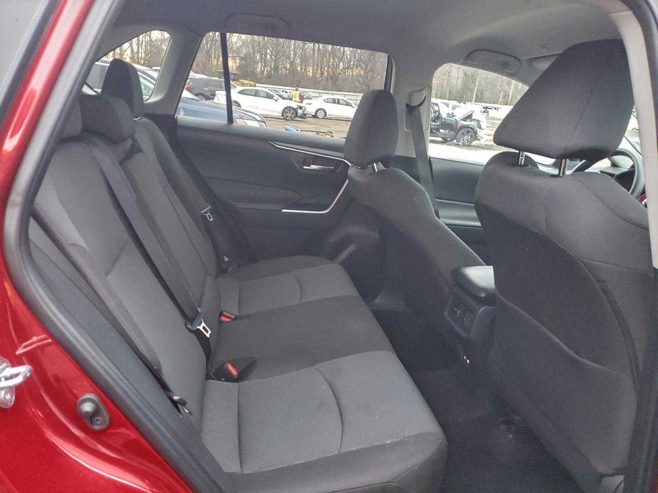 2025 TOYOTA RAV4 XLE photo 31