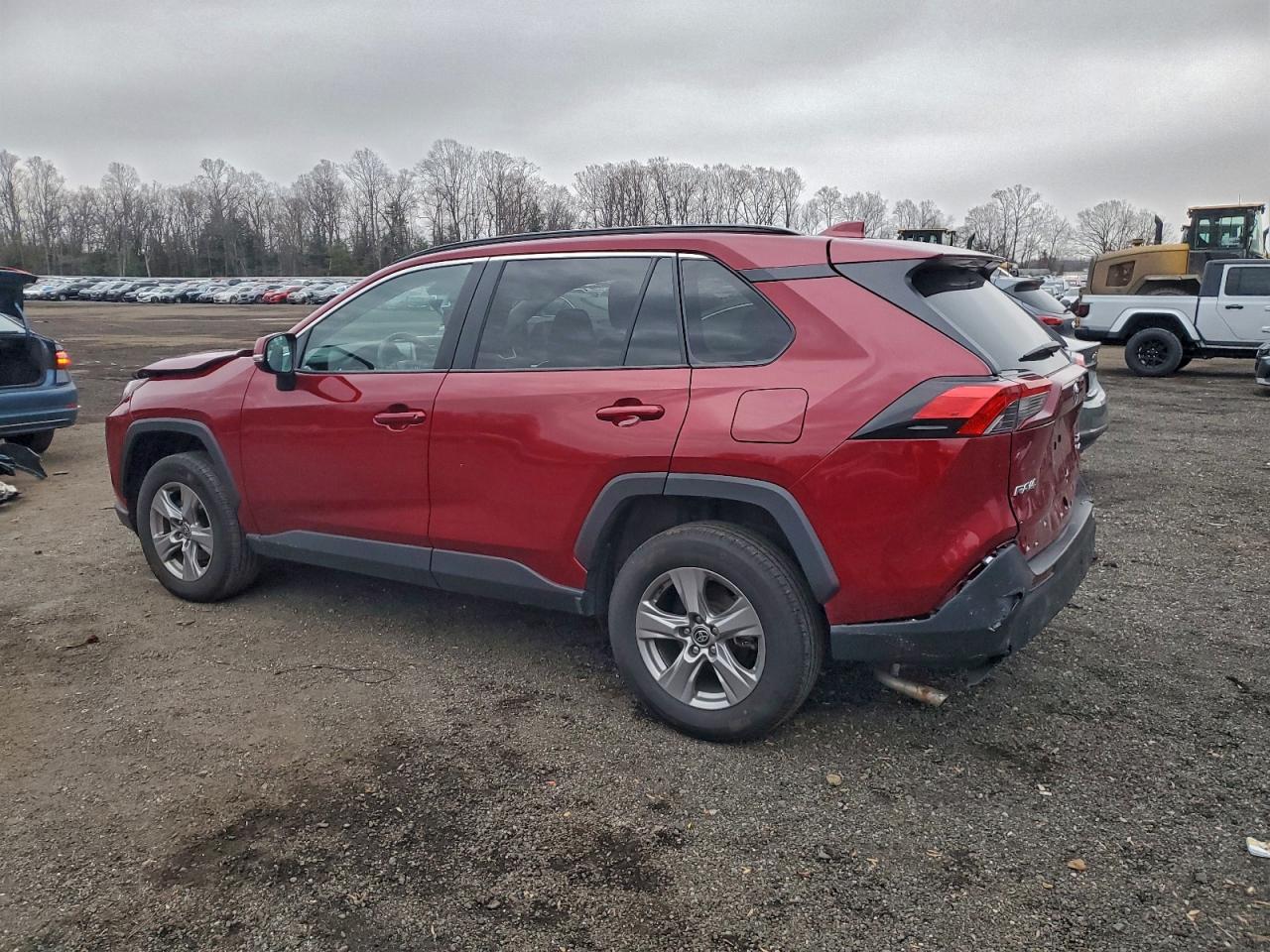 2025 TOYOTA RAV4 XLE photo 4