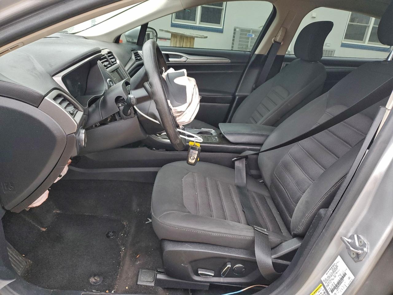 2017 FORD FUSION SE photo 19