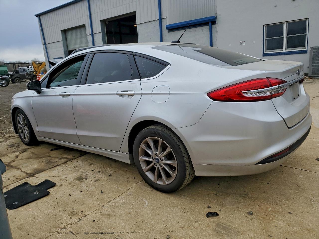 2017 FORD FUSION SE photo 4