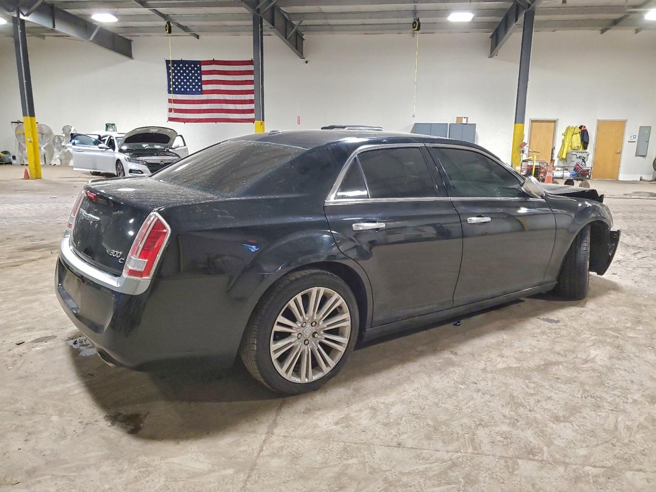 2013 CHRYSLER 300C LUXURY photo 3