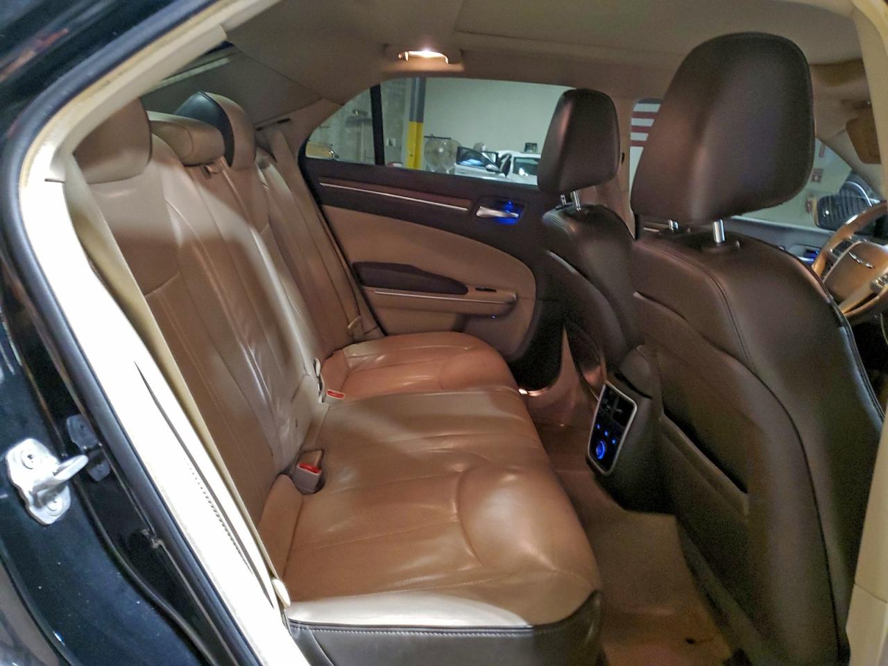 2013 CHRYSLER 300C LUXURY photo 10