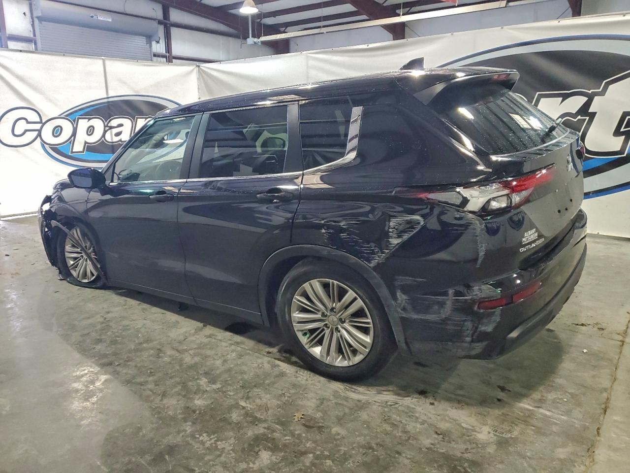 2024 MITSUBISHI OUTLANDER ES photo 2