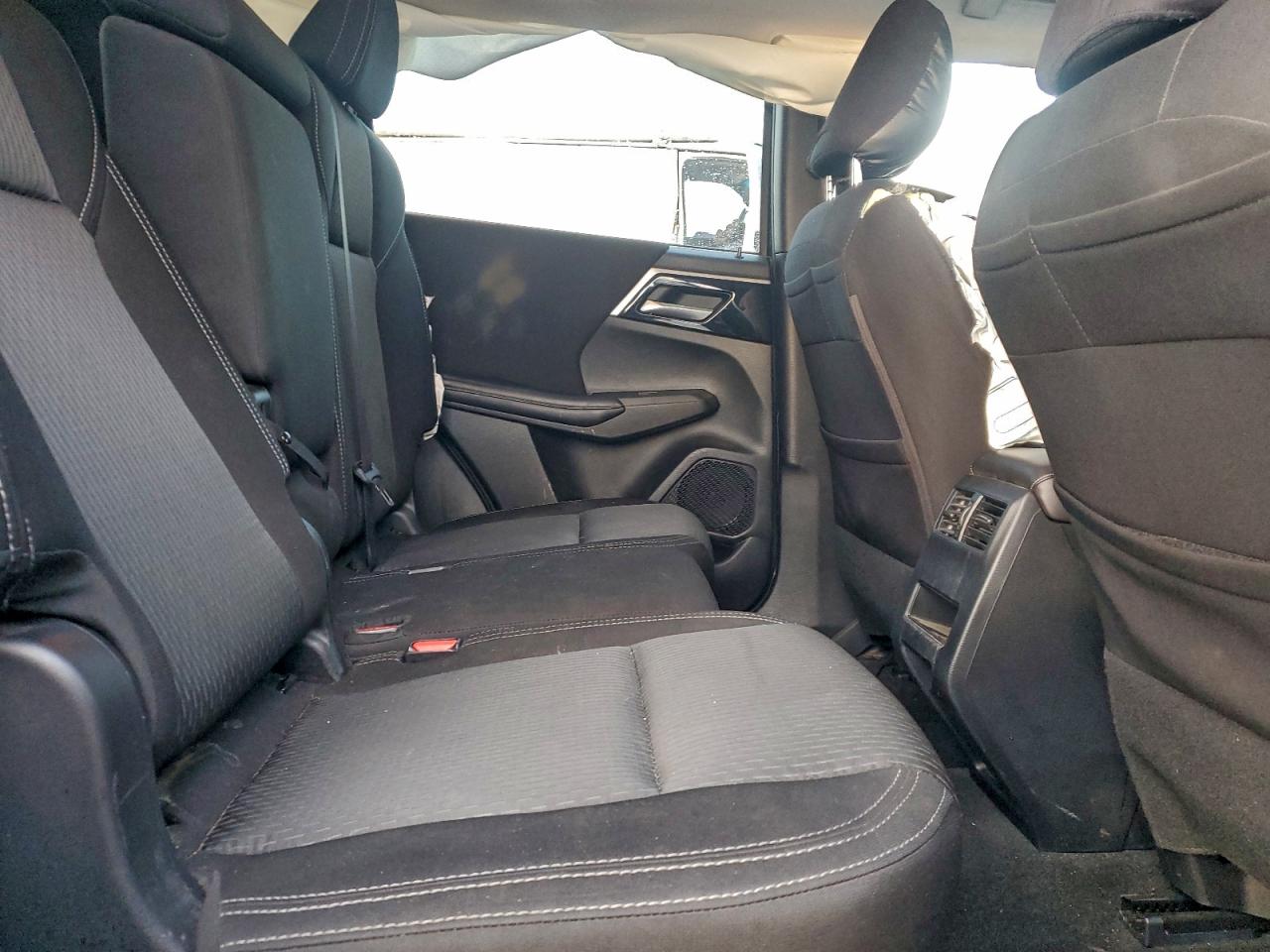 2024 MITSUBISHI OUTLANDER ES photo 11
