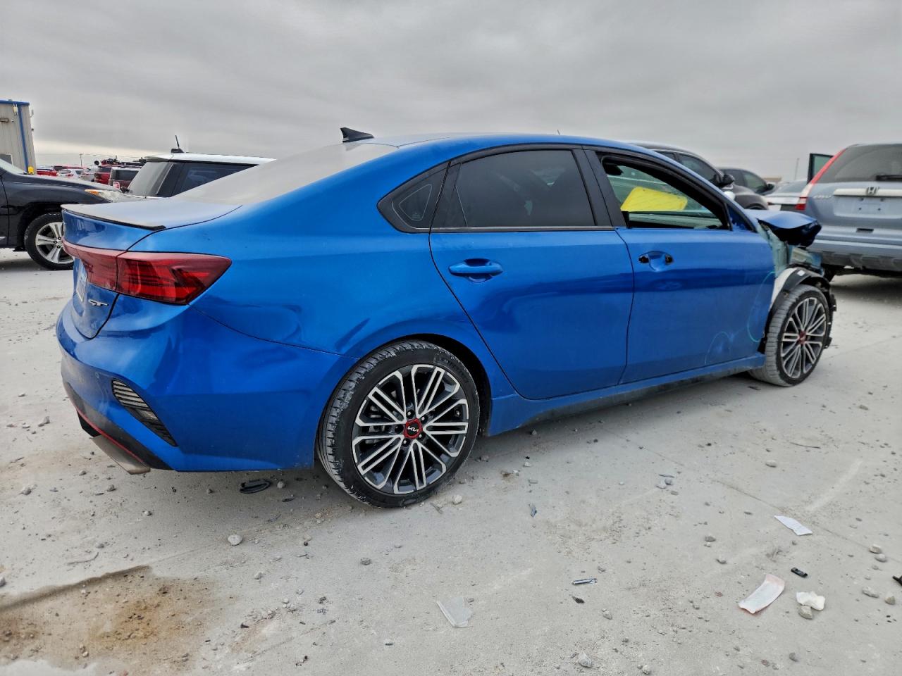 2023 KIA FORTE GT photo 3