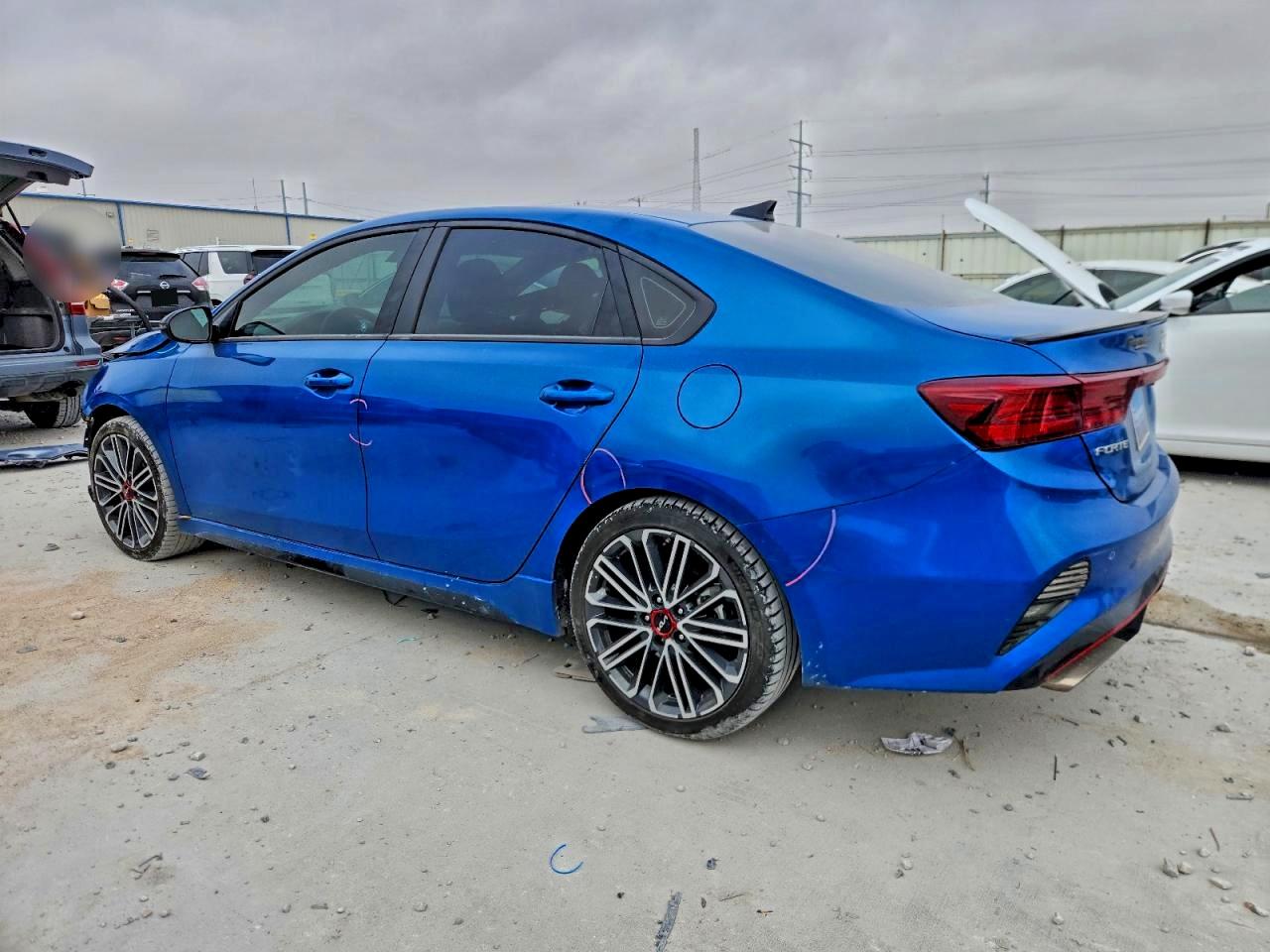 2023 KIA FORTE GT photo 2