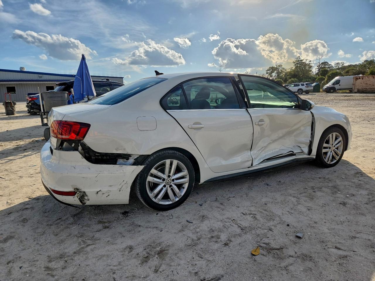 2014 VOLKSWAGEN JETTA GLI photo 3