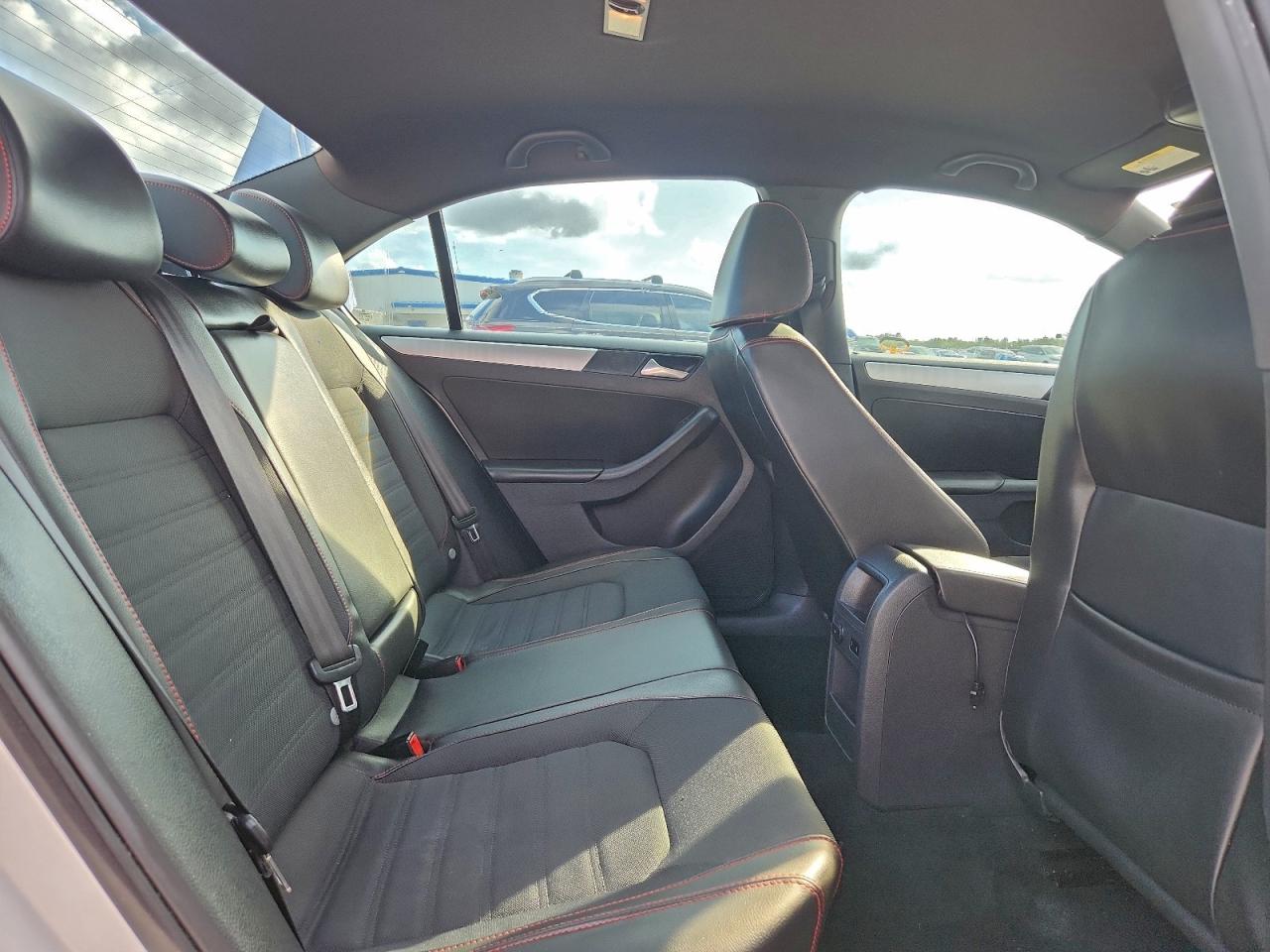 2014 VOLKSWAGEN JETTA GLI photo 10