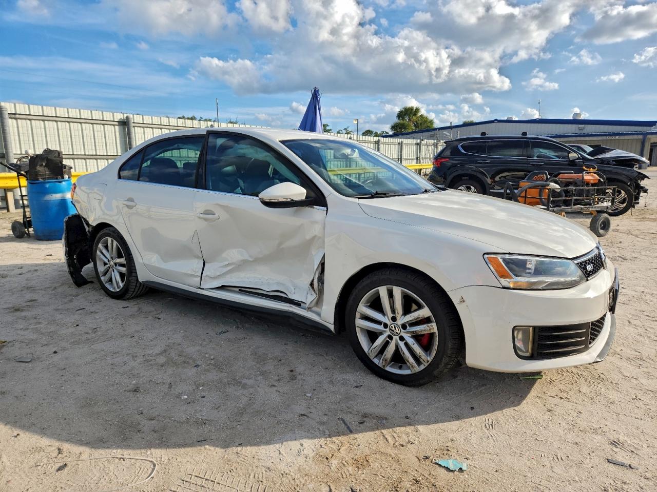 2014 VOLKSWAGEN JETTA GLI photo 4