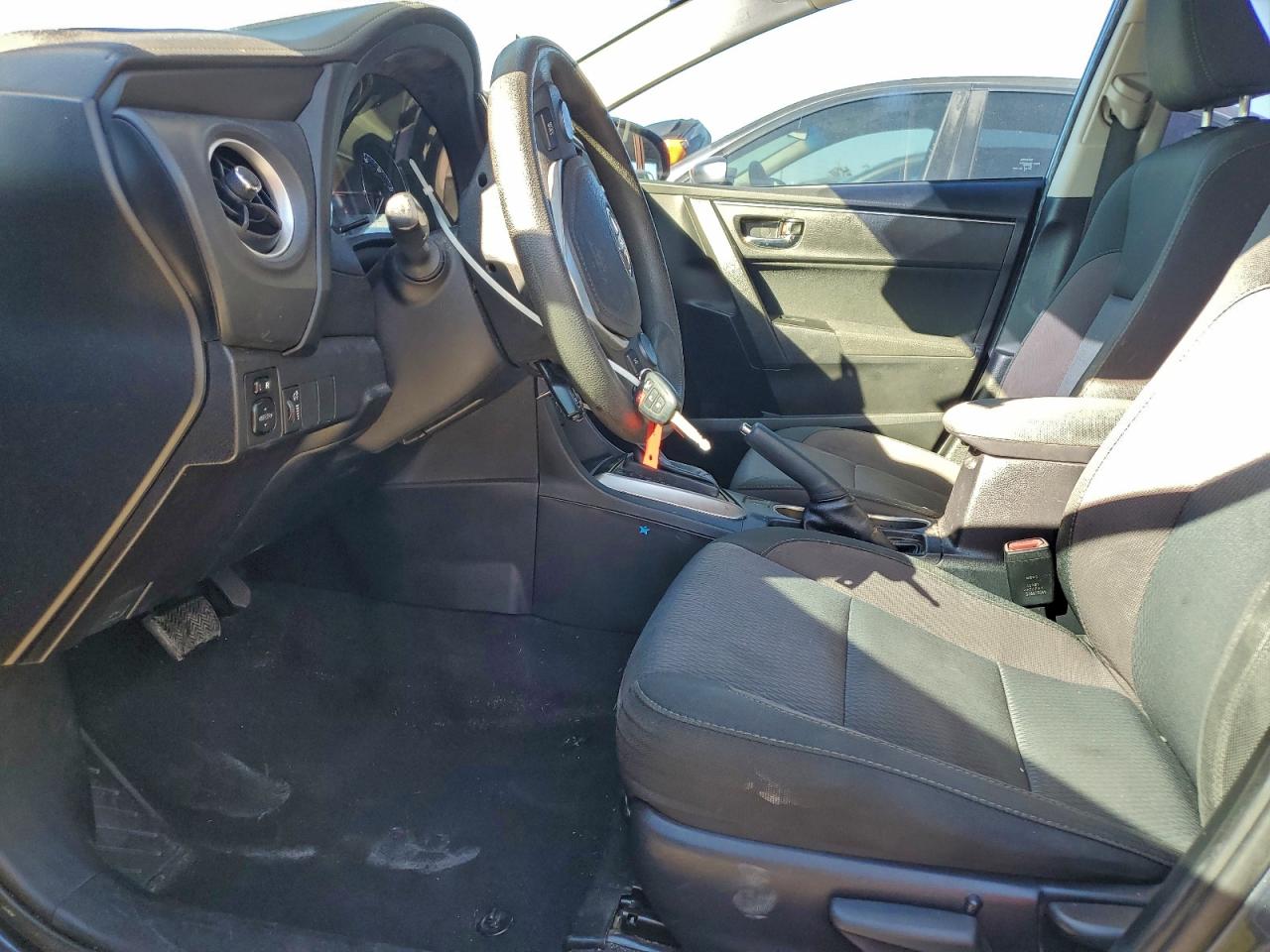 2018 TOYOTA COROLLA L photo 7