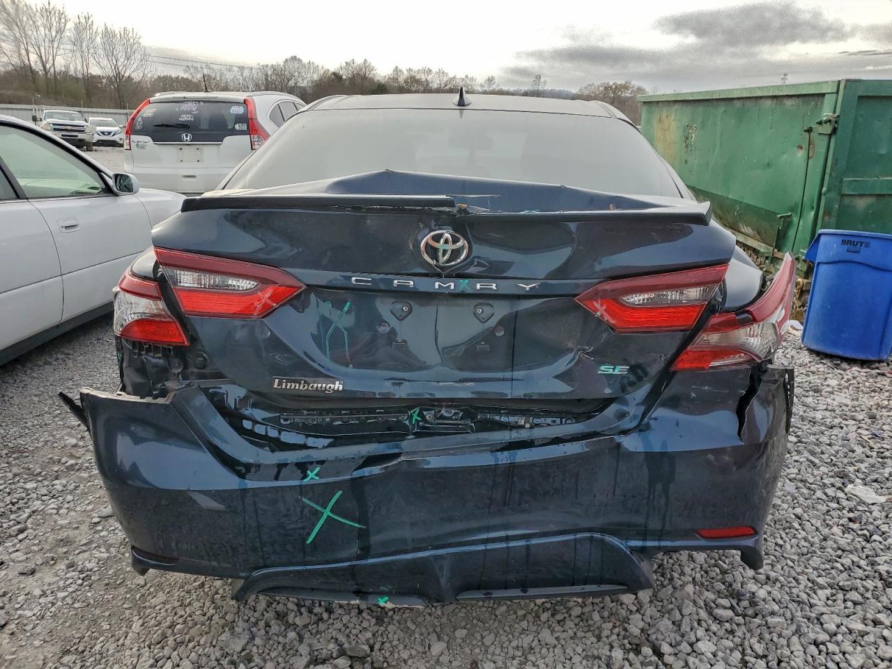 2021 TOYOTA CAMRY SE photo 6