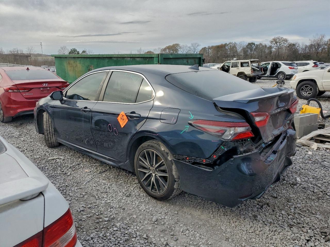 2021 TOYOTA CAMRY SE photo 2