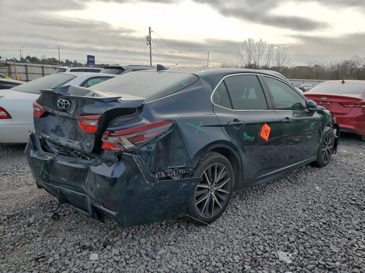 2021 TOYOTA CAMRY SE photo 3