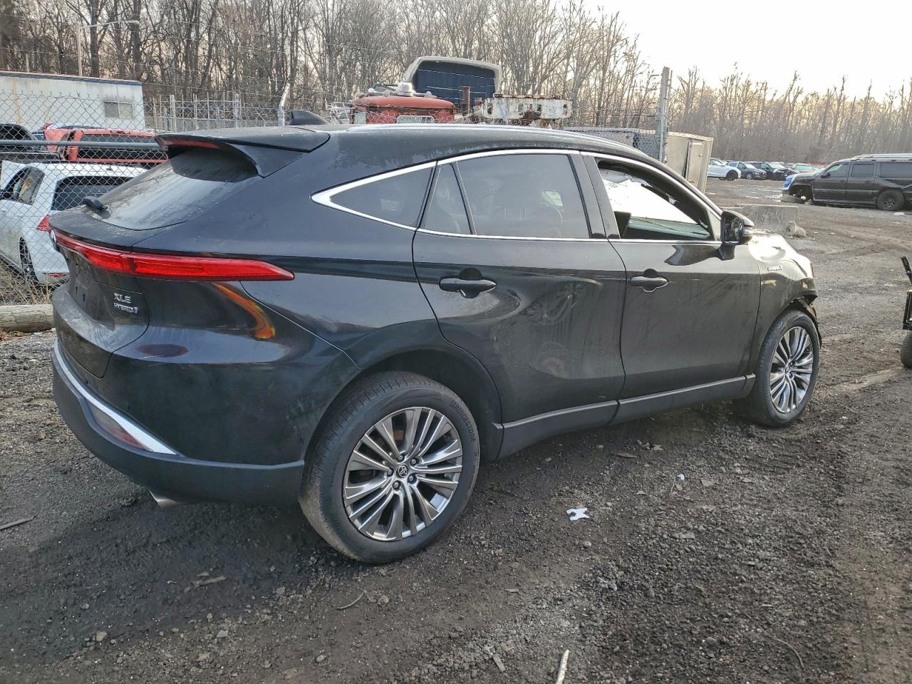 2021 TOYOTA VENZA LE photo 3