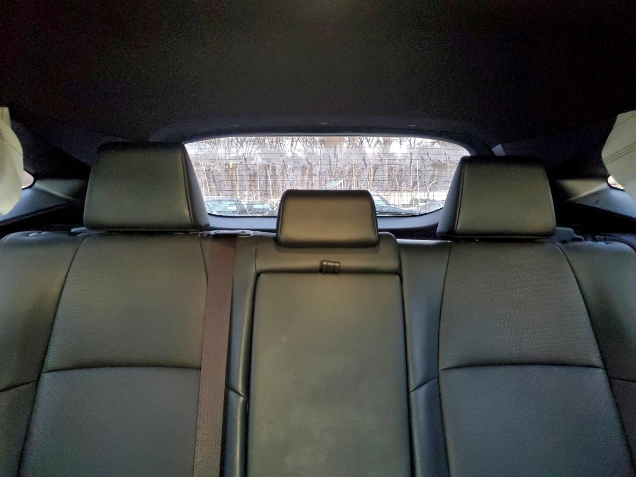 2021 TOYOTA VENZA LE photo 10