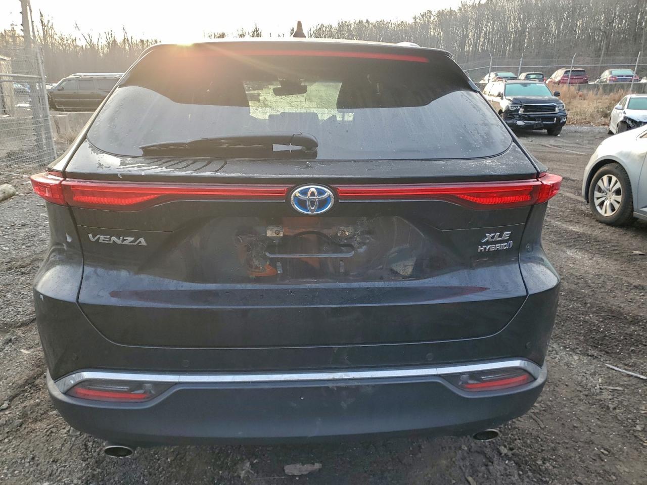 2021 TOYOTA VENZA LE photo 6