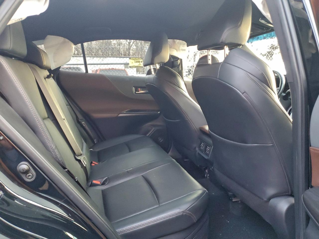 2021 TOYOTA VENZA LE photo 11