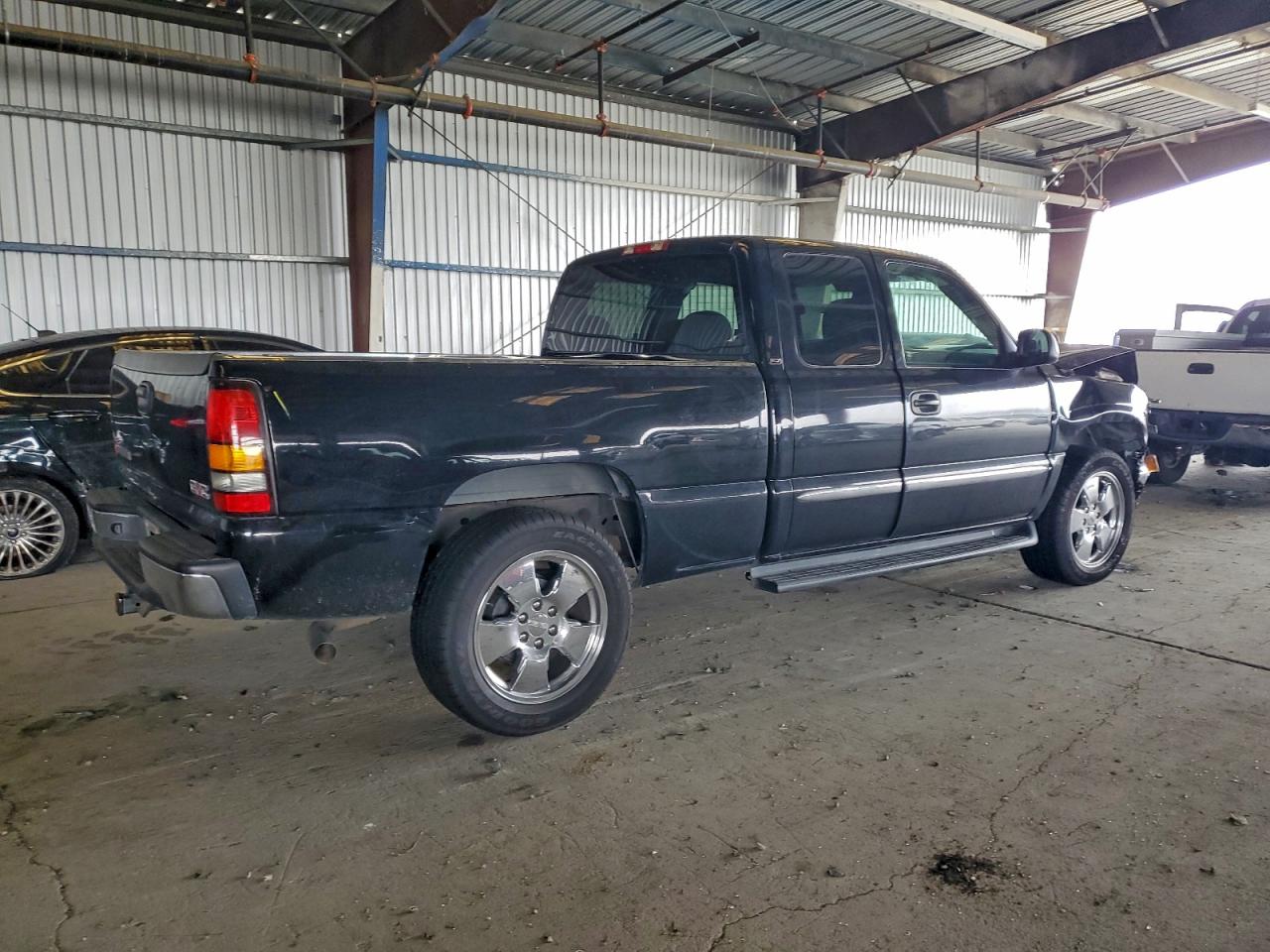 2006 GMC NEW SIERRA K1500 photo 3