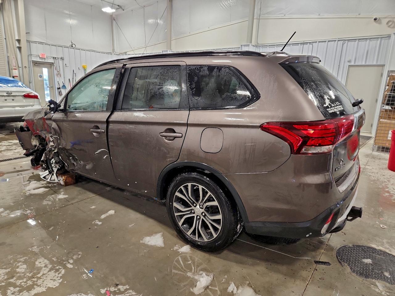 2016 MITSUBISHI OUTLANDER SE photo 3