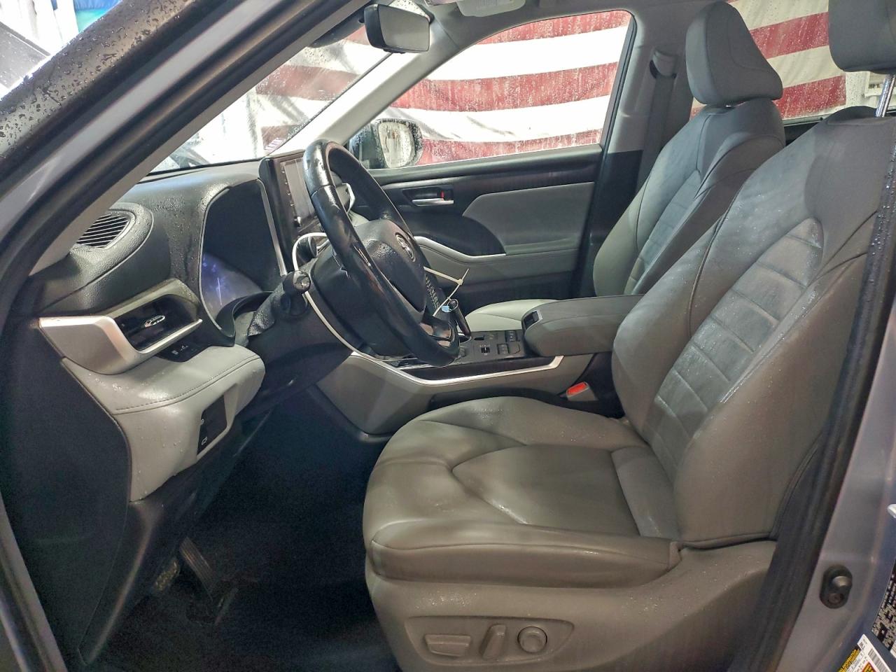 2022 TOYOTA HIGHLANDER XLE photo 13