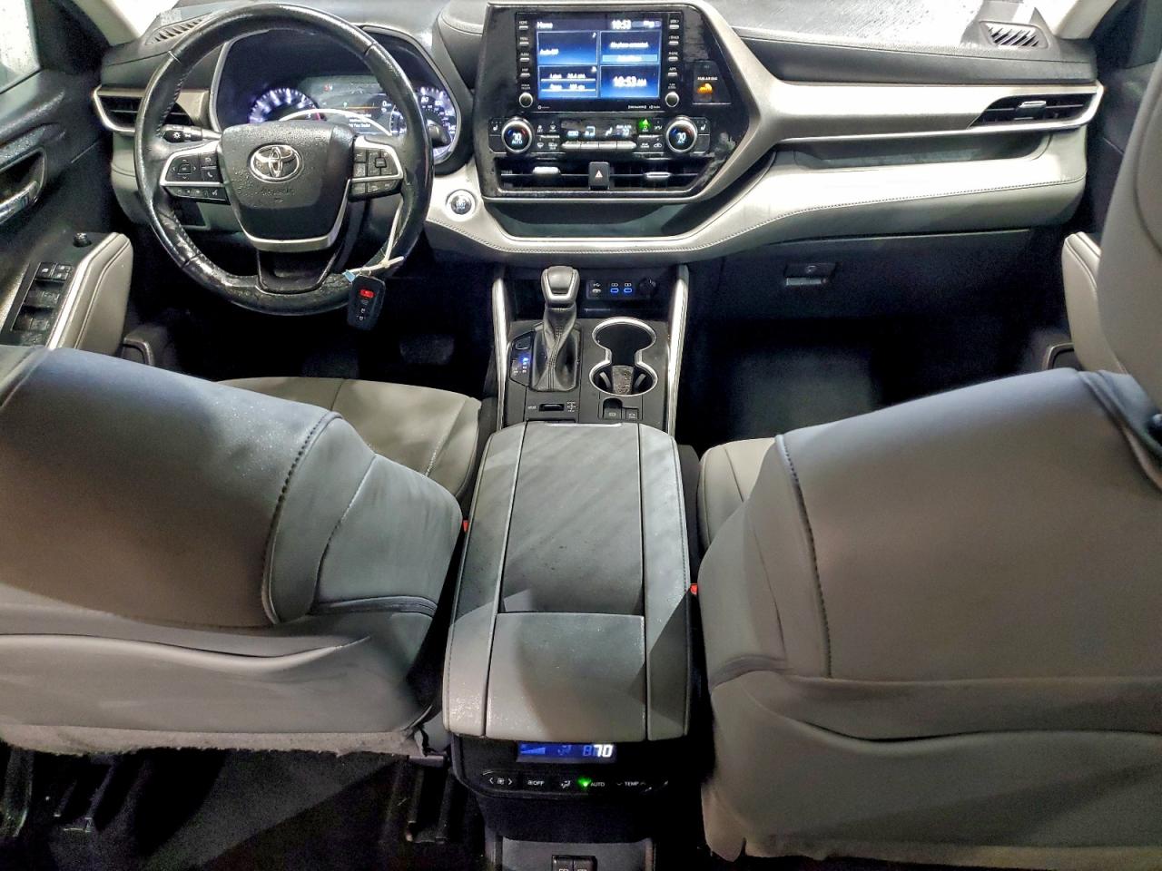 2022 TOYOTA HIGHLANDER XLE photo 15