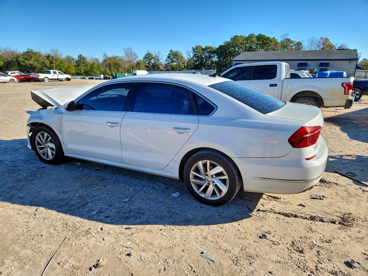 2018 VOLKSWAGEN PASSAT SE photo 2