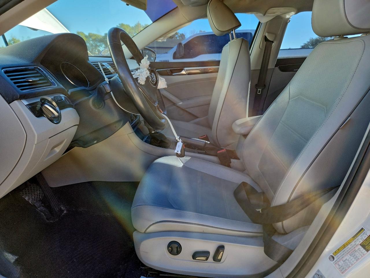 2018 VOLKSWAGEN PASSAT SE photo 7