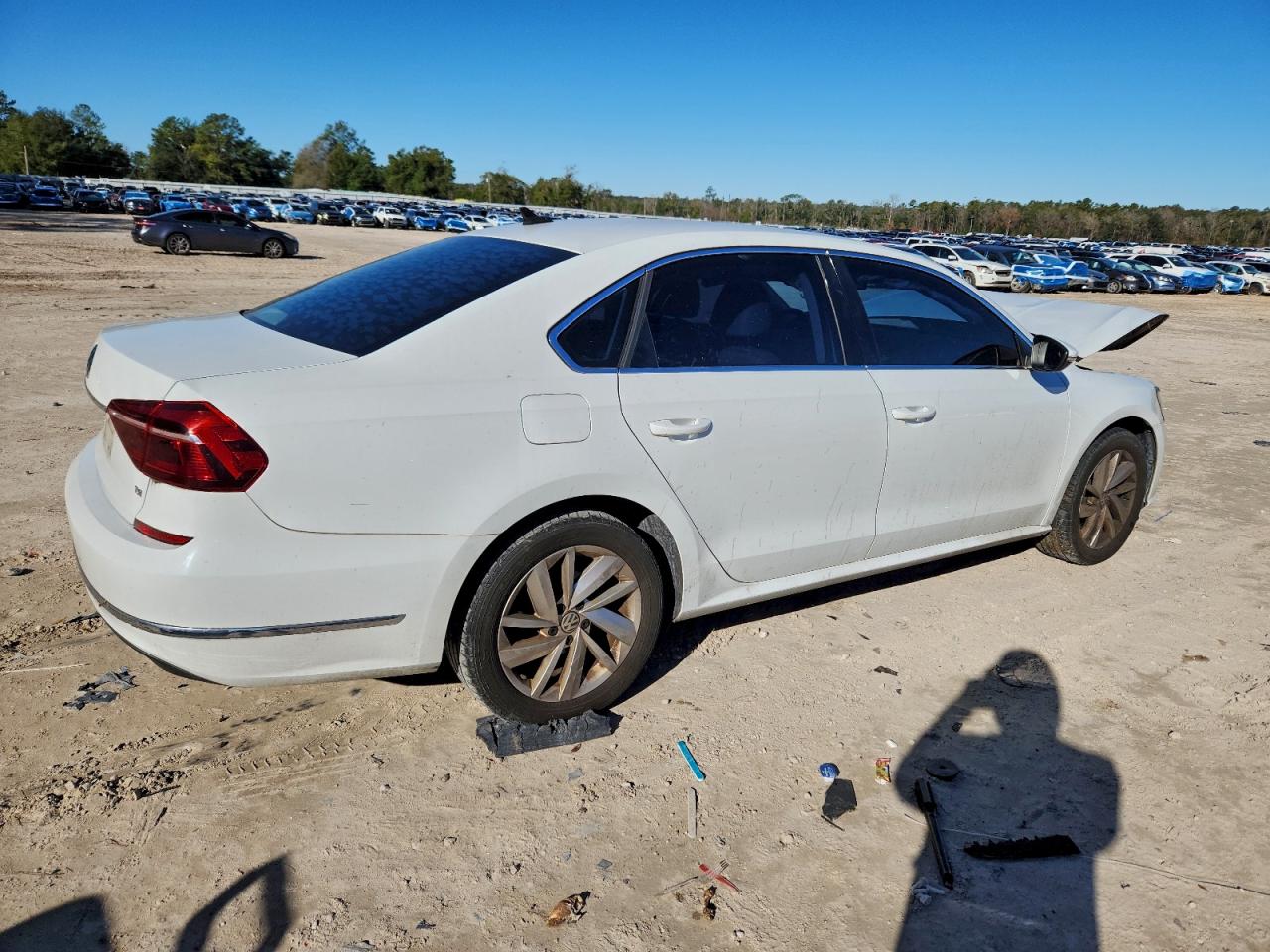 2018 VOLKSWAGEN PASSAT SE photo 3