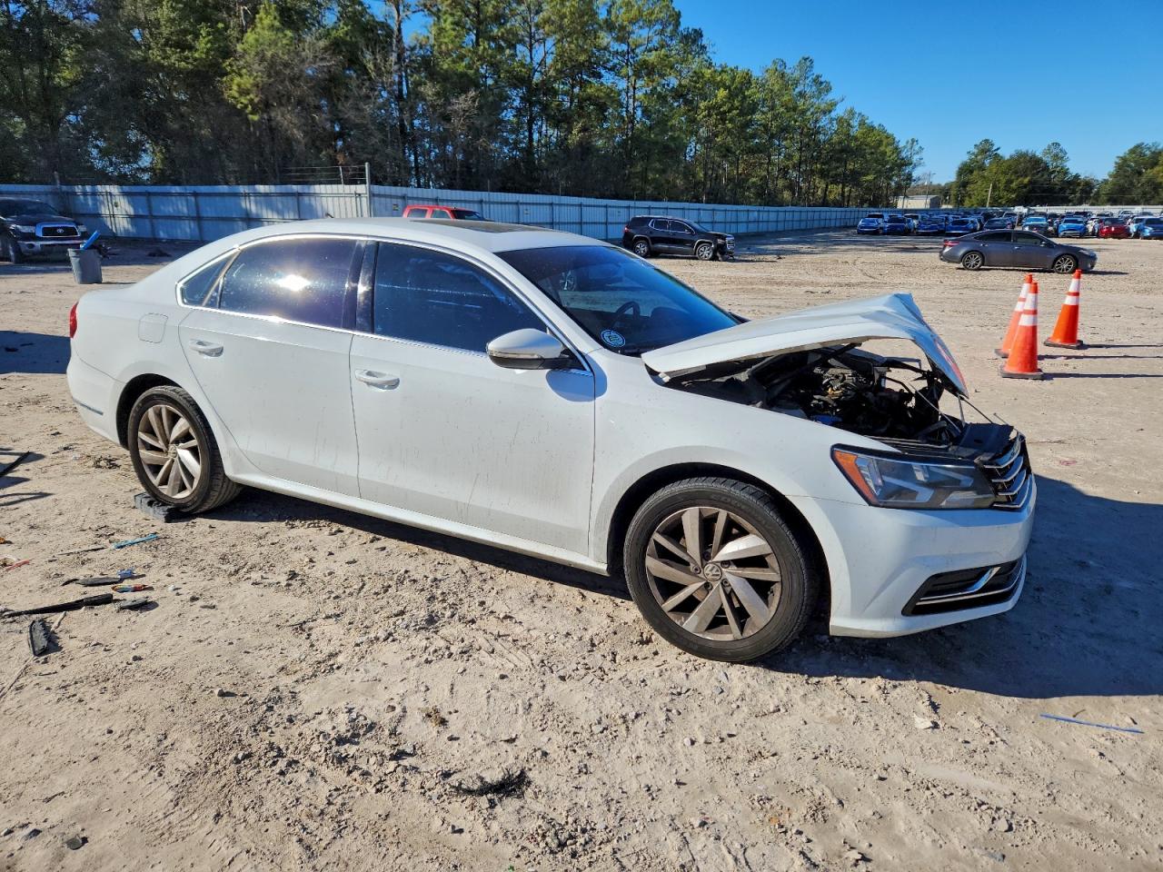 2018 VOLKSWAGEN PASSAT SE photo 4