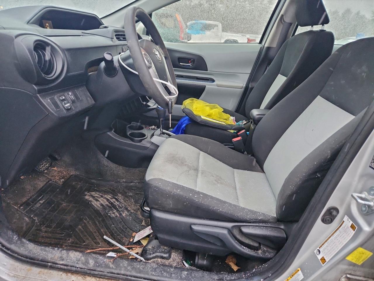 2013 TOYOTA PRIUS C photo 7