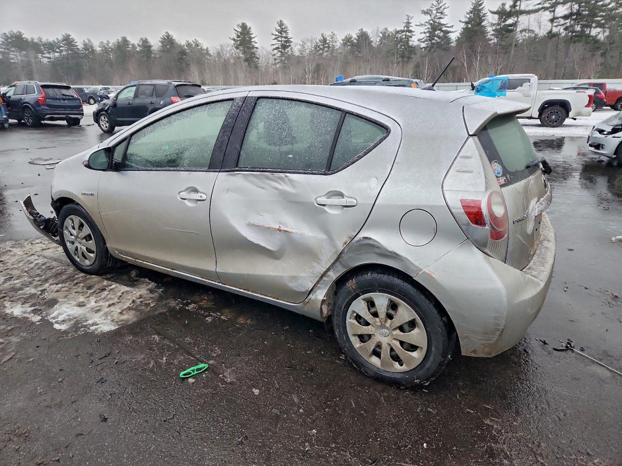 2013 TOYOTA PRIUS C photo 2