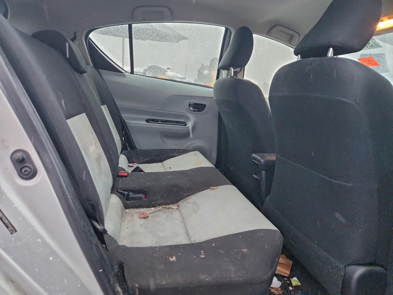2013 TOYOTA PRIUS C photo 10