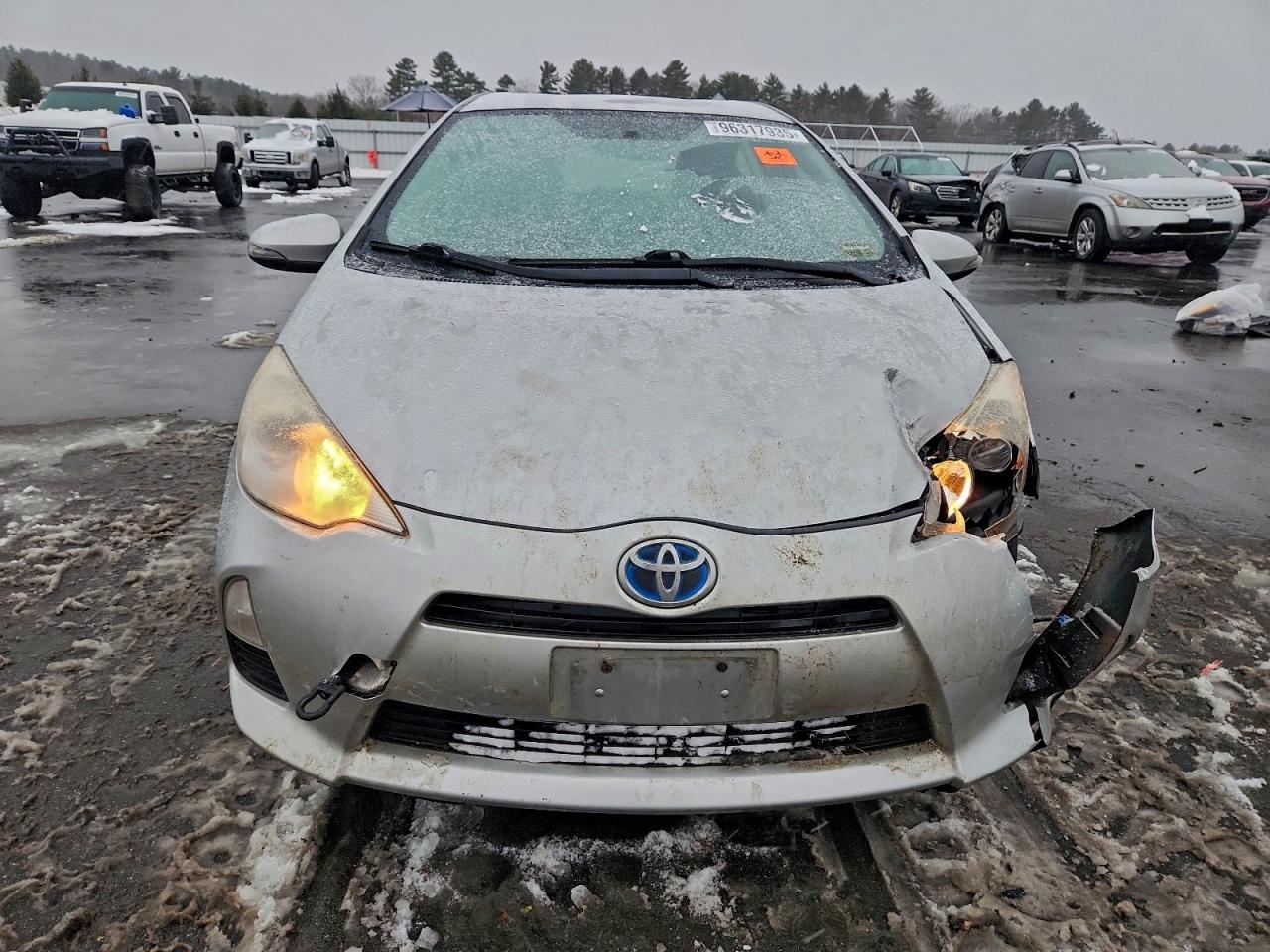 2013 TOYOTA PRIUS C photo 5