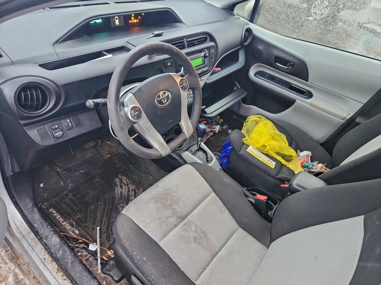 2013 TOYOTA PRIUS C photo 8
