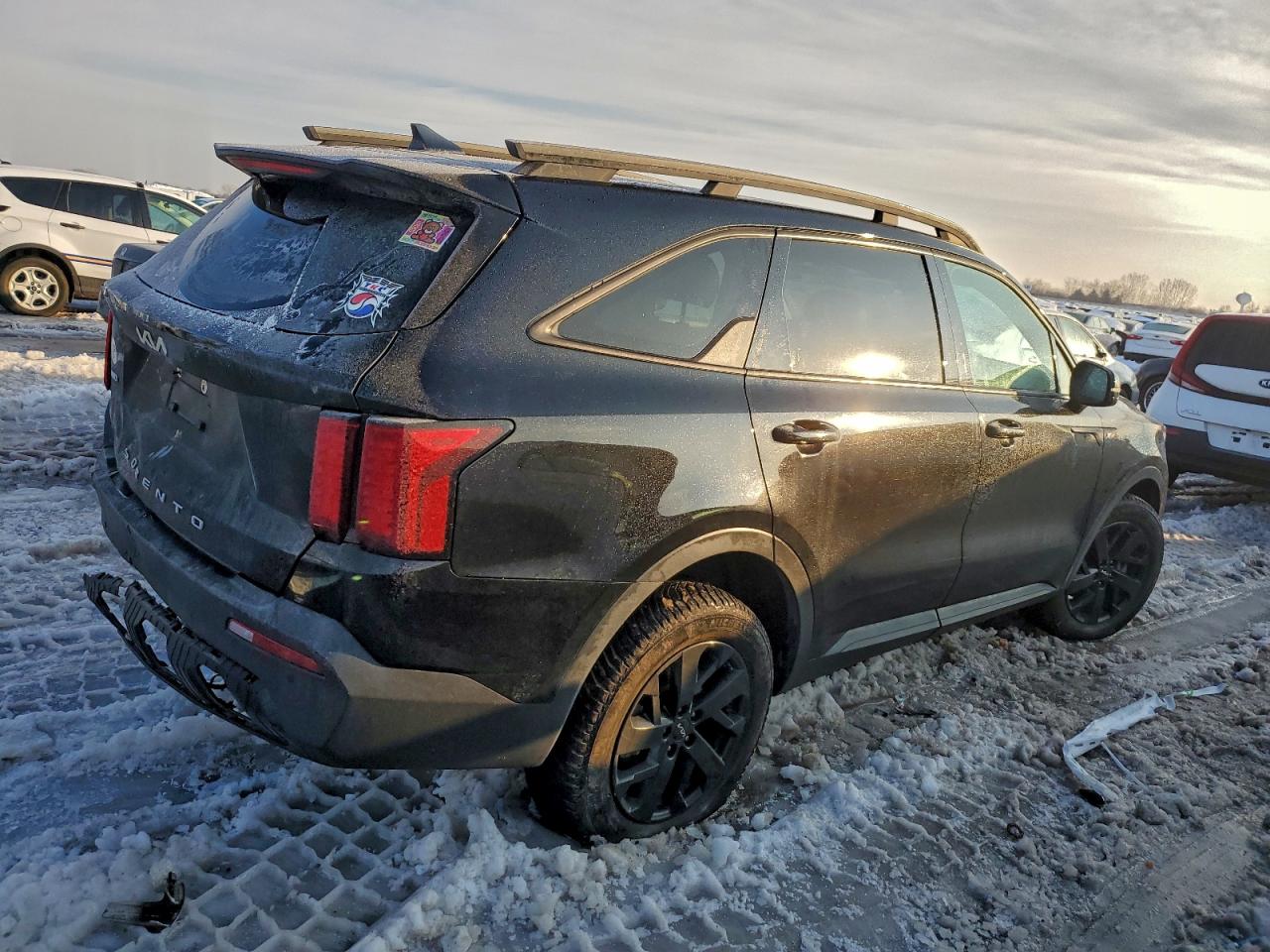 2022 KIA SORENTO S photo 3