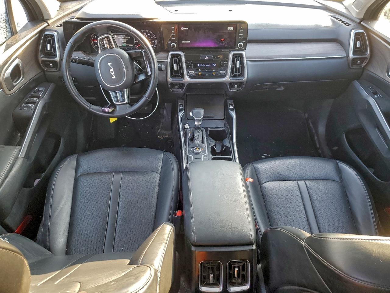 2022 KIA SORENTO S photo 8